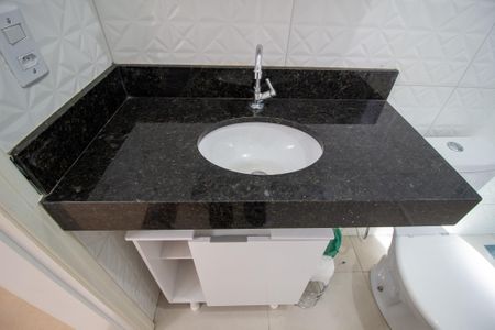 Casa de condomínio para alugar com 157m², 3 quartos e 2 vagasBanheiro da Suíte 