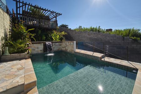 Casa para alugar com 200m², 2 quartos e 2 vagasQuintal - Piscina