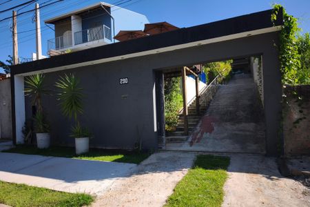 Casa para alugar com 200m², 2 quartos e 2 vagasFachada