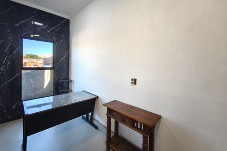 Casa para alugar com 200m², 2 quartos e 2 vagasEscritório