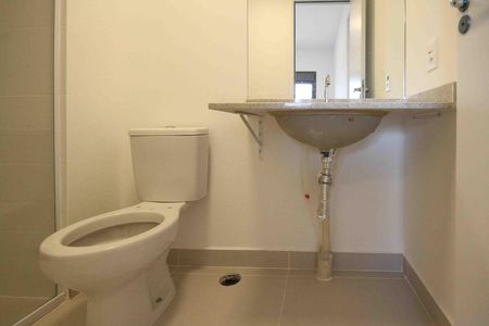 Apartamento à venda com 76m², 2 quartos e 1 vaga Apartamento à venda com 76m², 2 quartos e 1 vagaBanheiro da Suite