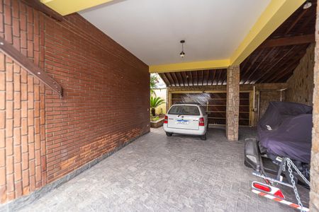Casa à venda com 430m², 3 quartos e 5 vagas Casa à venda com 430m², 3 quartos e 5 vagasGaragem