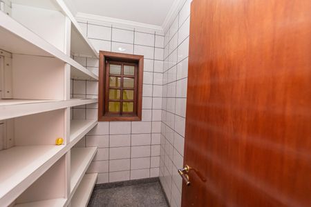 Casa à venda com 430m², 3 quartos e 5 vagas Casa à venda com 430m², 3 quartos e 5 vagasDespensa