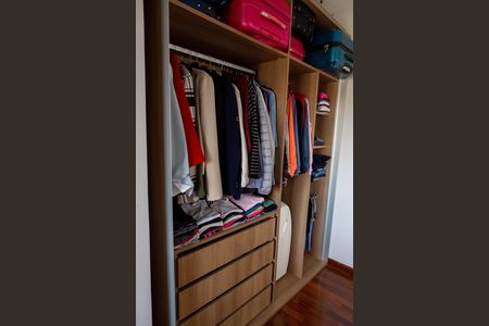 Apartamento à venda com 134m², 2 quartos e 2 vagas Apartamento à venda com 134m², 2 quartos e 2 vagasCloset da suíte