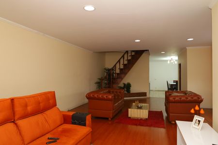 Sala de casa para alugar com 3 quartos, 411m² em Jardim Dayse, Ferraz de Vasconcelos