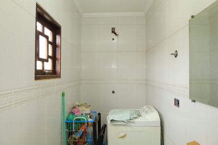 Casa para alugar com 411m², 3 quartos e 6 vagasBanheiro 2