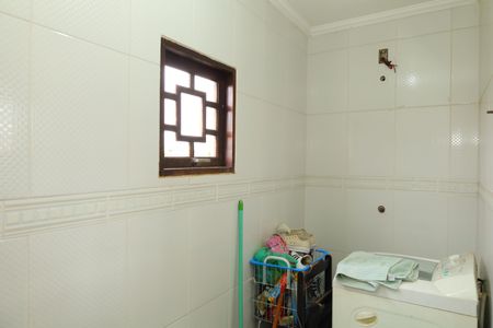 Casa para alugar com 411m², 3 quartos e 6 vagasBanheiro 2