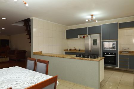 Casa para alugar com 411m², 3 quartos e 6 vagasCozinha