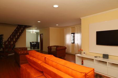 Sala de casa para alugar com 3 quartos, 411m² em Jardim Dayse, Ferraz de Vasconcelos