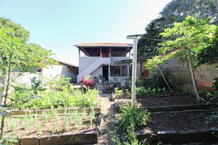 Casa à venda com 98m², 4 quartos e 4 vagasQuintal