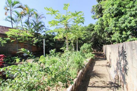 Casa à venda com 98m², 4 quartos e 4 vagasQuintal