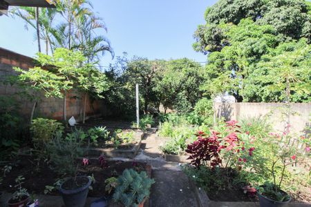 Casa à venda com 98m², 4 quartos e 4 vagasQuintal