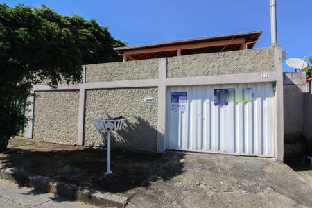 Casa à venda com 98m², 4 quartos e 4 vagasPlaquinha Instalada