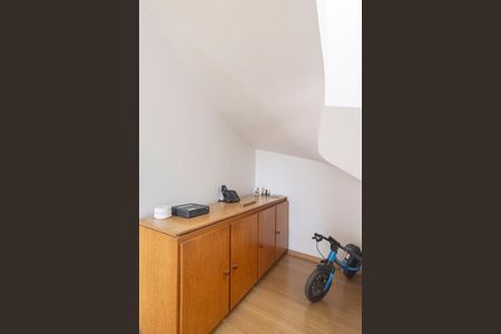 Apartamento à venda com 159m², 3 quartos e 2 vagasEscada