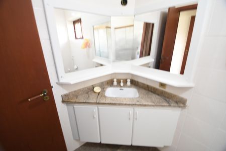 Casa à venda com 370m², 4 quartos e 4 vagasBanheiro Suíte