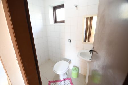 Casa à venda com 370m², 4 quartos e 4 vagasBanheiro de serviço