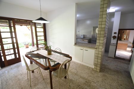 Casa à venda com 370m², 4 quartos e 4 vagasCozinha / Copa