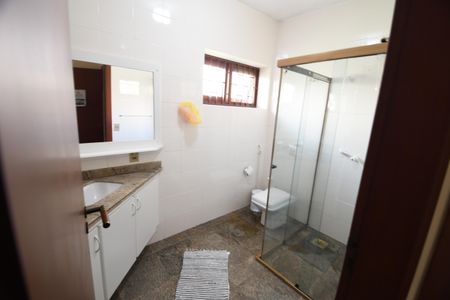 Casa à venda com 370m², 4 quartos e 4 vagasBanheiro Suíte