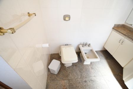 Casa à venda com 370m², 4 quartos e 4 vagasBanheiro Suíte