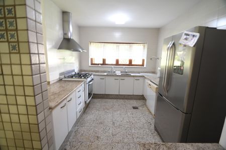 Casa à venda com 370m², 4 quartos e 4 vagasCozinha