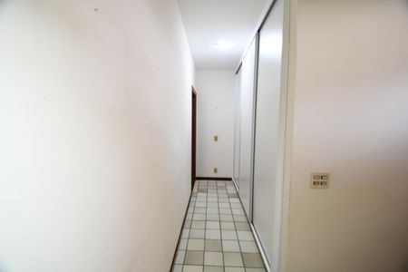 Casa à venda com 370m², 4 quartos e 4 vagasCorredor