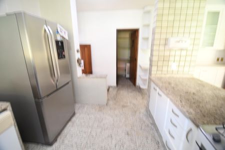 Casa à venda com 370m², 4 quartos e 4 vagasCozinha