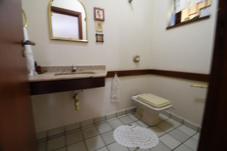 Casa à venda com 370m², 4 quartos e 4 vagasLavabo