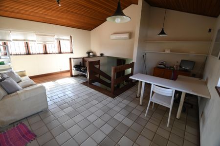 Casa à venda com 370m², 4 quartos e 4 vagasMezanino