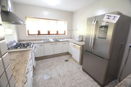 Casa à venda com 370m², 4 quartos e 4 vagasCozinha