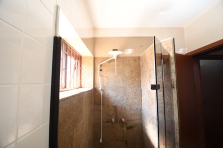 Casa à venda com 370m², 4 quartos e 4 vagasBanheiro Social