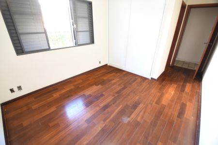 Casa à venda com 370m², 4 quartos e 4 vagasQuarto 3 - Suíte