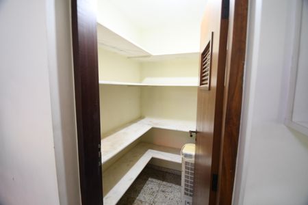 Casa à venda com 370m², 4 quartos e 4 vagasCozinha - Despensa