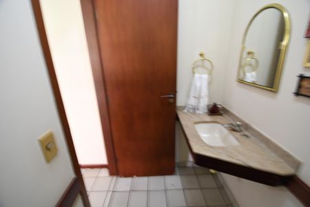 Casa à venda com 370m², 4 quartos e 4 vagasLavabo