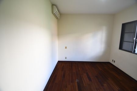 Casa à venda com 370m², 4 quartos e 4 vagasQuarto 3 - Suíte