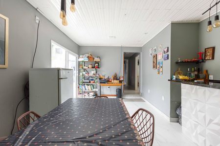 Casa à venda com 170m², 4 quartos e 2 vagasSala