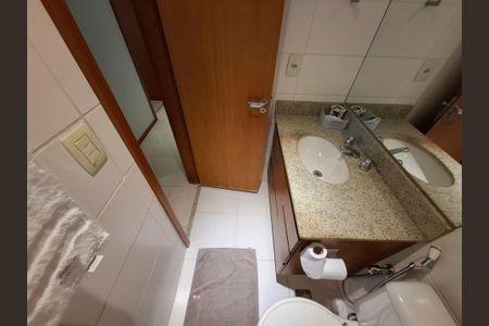 Apartamento para alugar com 100m², 3 quartos e 2 vagasBanheiro 