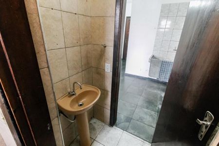 Banheiro de casa para alugar com 1 quarto, 40m² em Jardim Clementino, Taboão da Serra