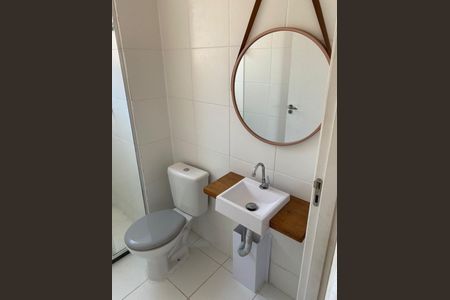 Banheiro de apartamento à venda com 2 quartos, 42m² em Santo Afonso, Novo Hamburgo