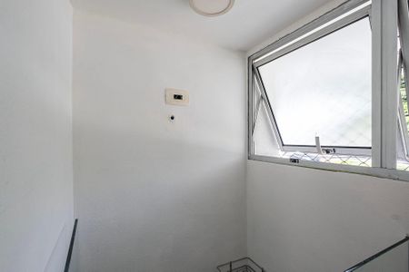 Banheiro de kitnet/studio para alugar com 1 quarto, 30m² em Sumaré, São Paulo