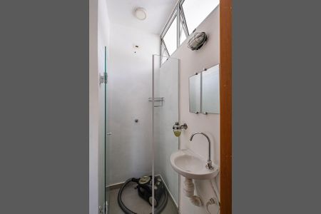 Banheiro de kitnet/studio para alugar com 1 quarto, 30m² em Sumaré, São Paulo