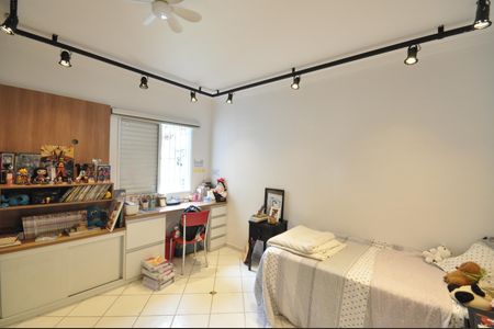 Casa de condomínio para alugar com 197m², 3 quartos e 2 vagasQuarto 3