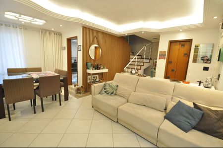 Casa de condomínio para alugar com 197m², 3 quartos e 2 vagasSala