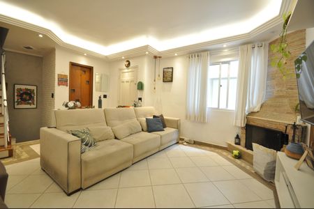 Casa de condomínio para alugar com 197m², 3 quartos e 2 vagasSala