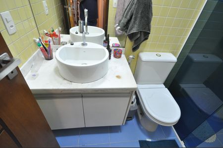 Casa de condomínio para alugar com 197m², 3 quartos e 2 vagasBanheiro Social