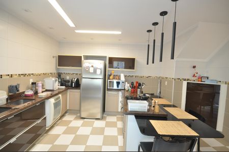 Casa de condomínio para alugar com 197m², 3 quartos e 2 vagasCozinha