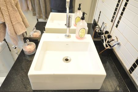 Casa de condomínio para alugar com 197m², 3 quartos e 2 vagasBanheiro do Quarto Suíte