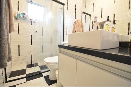 Casa de condomínio para alugar com 197m², 3 quartos e 2 vagasBanheiro do Quarto Suíte