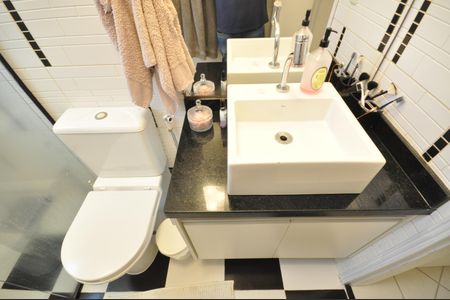 Casa de condomínio para alugar com 197m², 3 quartos e 2 vagasBanheiro do Quarto Suíte