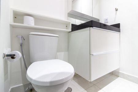 Banheiro de kitnet/studio à venda com 1 quarto, 30m² em Pinheiros, São Paulo