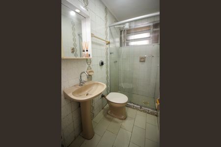 Banheiro de apartamento para alugar com 1 quarto, 43m² em Menino Deus, Porto Alegre